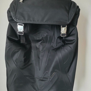 리모와 플랩 백팩 라지 블랙색상 팝니다.