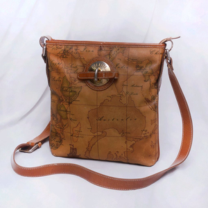 프리마클라쎄 이태리 시그니쳐 고지도 플랫 크로스백