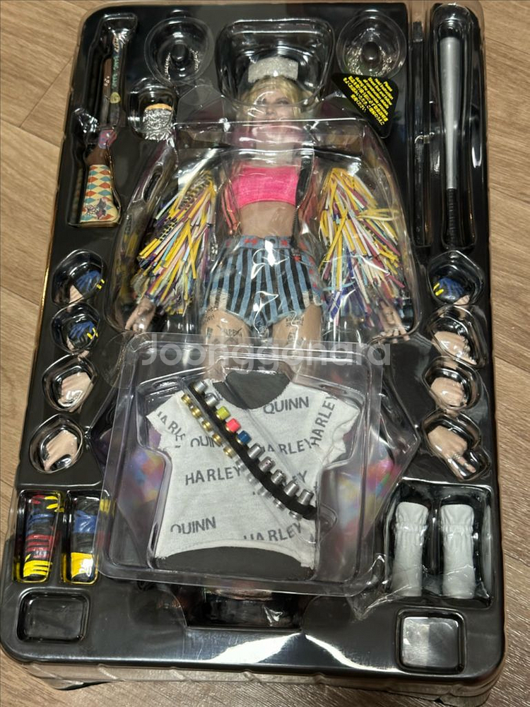 핫토이 할리퀸 코션테이프 자켓 버전 / 버즈오브프레이--1