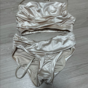 아난캐 폴웨어 뉴무네 드레이프