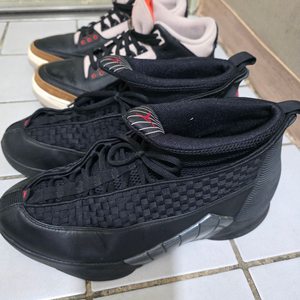 조던15 레트로 블랙 바시트 레드 이미지