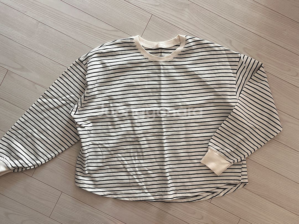 리코이 세미크롭 스트라이프 니트 맨투맨--3