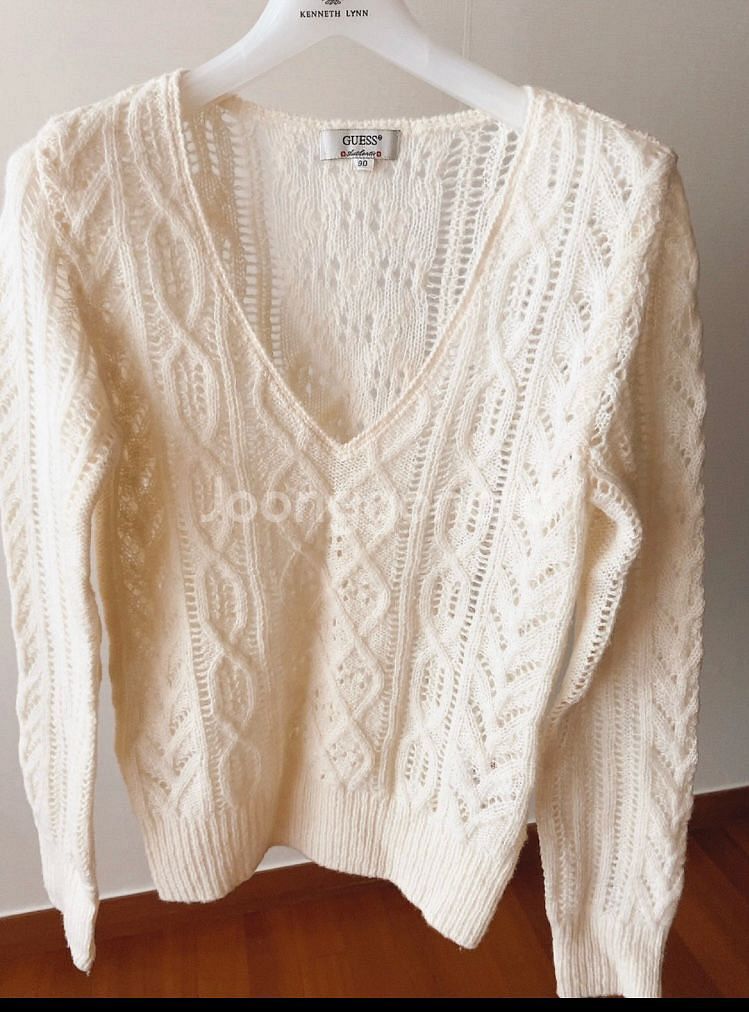 Guess 게스 브이넥 아이보리 스웨터 90--0