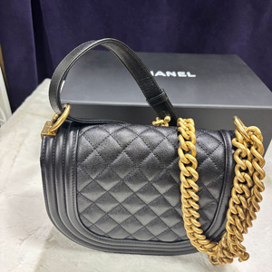 샤넬 캐비어 보이 라운드 크로스백 as3186