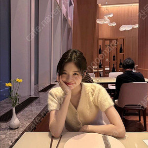 시에 펄리 브이넥 크림