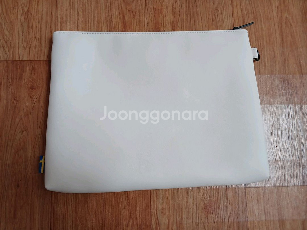 볼보(스웨덴) 남성 클러치백 다용도 가방 상태 최상급--5