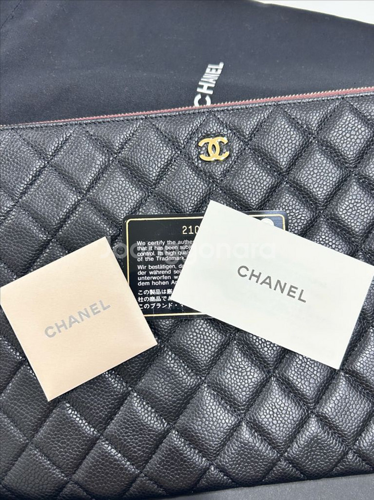 샤넬 미듐 클러치(블랙, 금장)--0