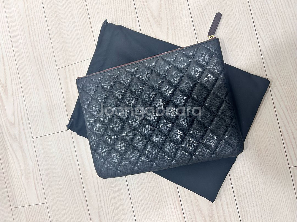 샤넬 미듐 클러치(블랙, 금장)--2