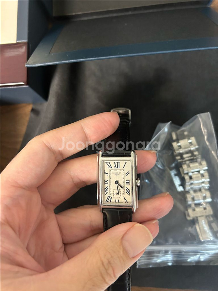 론진 돌체비타 쿼츠 시계 팝니다--1