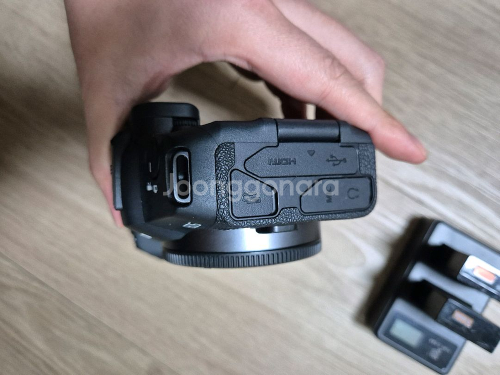 1500장 이하 캐논 eos R8 카메라 베터리3개 박스포함--6