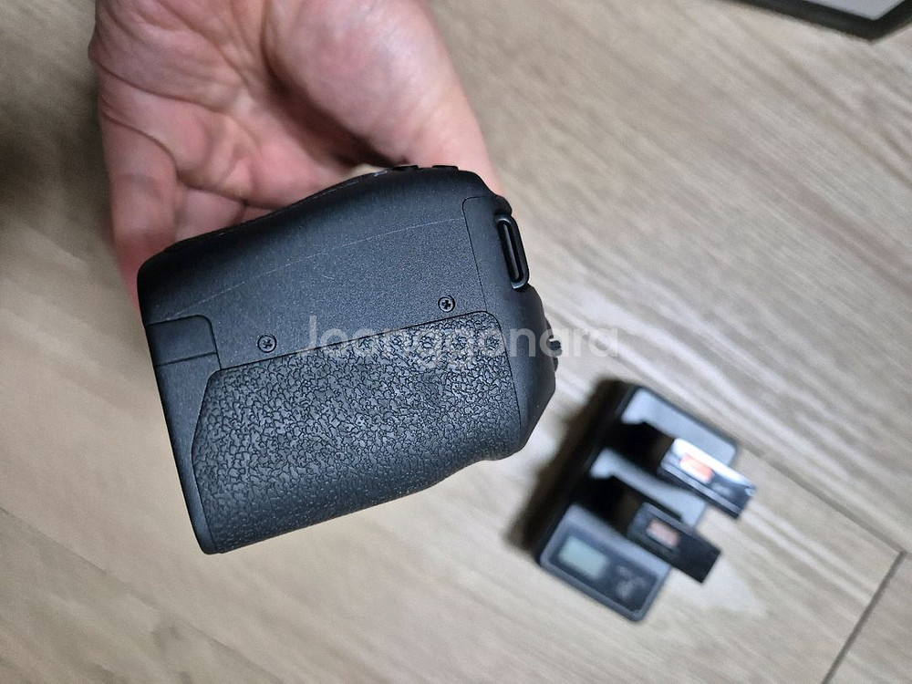 1500장 이하 캐논 eos R8 카메라 베터리3개 박스포함--7