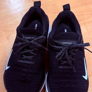 나이키 인피니티런4 블랙 엑스트라 와이드 270mm