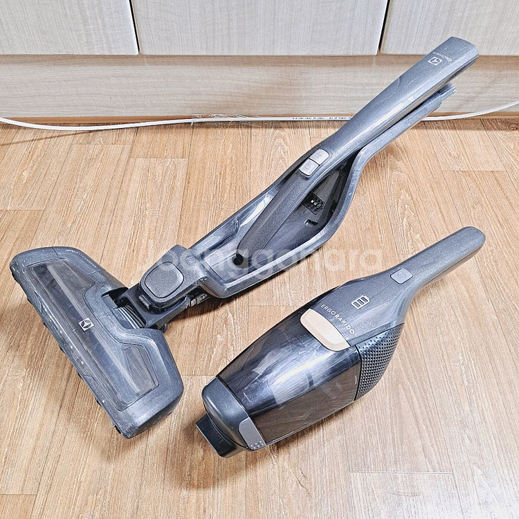 일렉트로룩스 무선청소기 배터리빵빵 차콜그레이 스틱+핸디--6