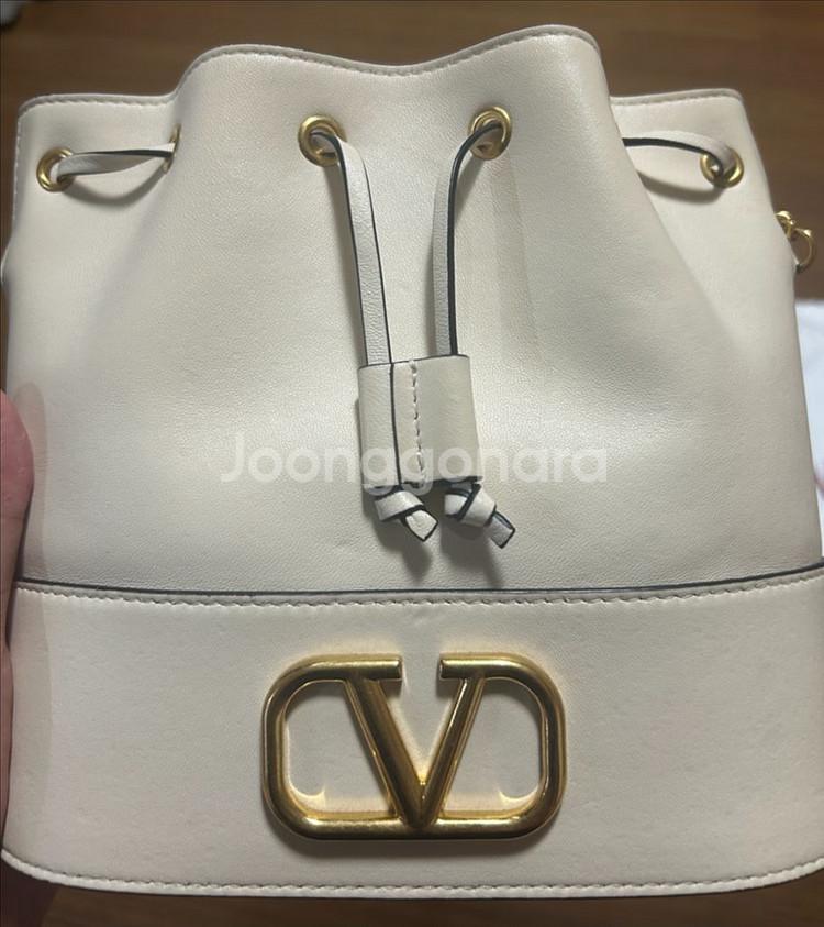 발렌티노 버킷 체인 크로스백--1