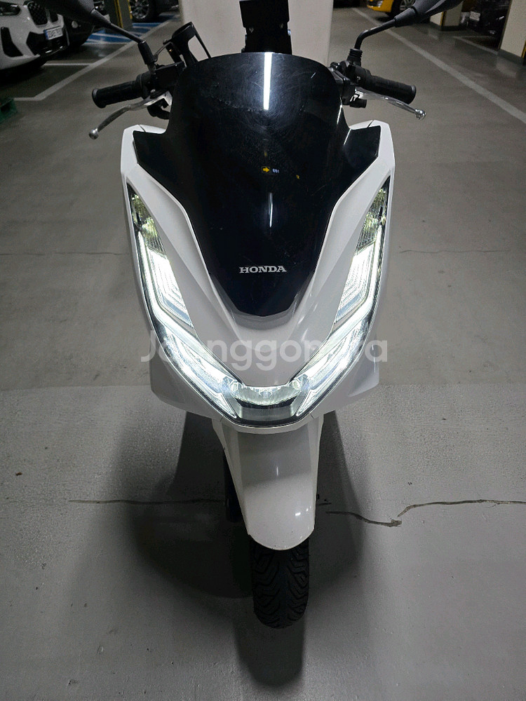 혼다 pcx125 화이트 22년식 배달셋팅--1