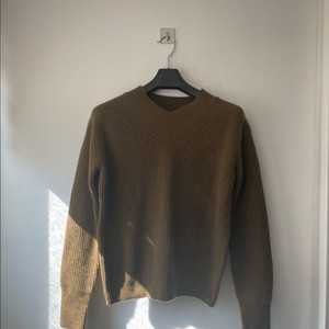 라벨 아카이브 메리노 파인울 브이넥 니트 올리브그린