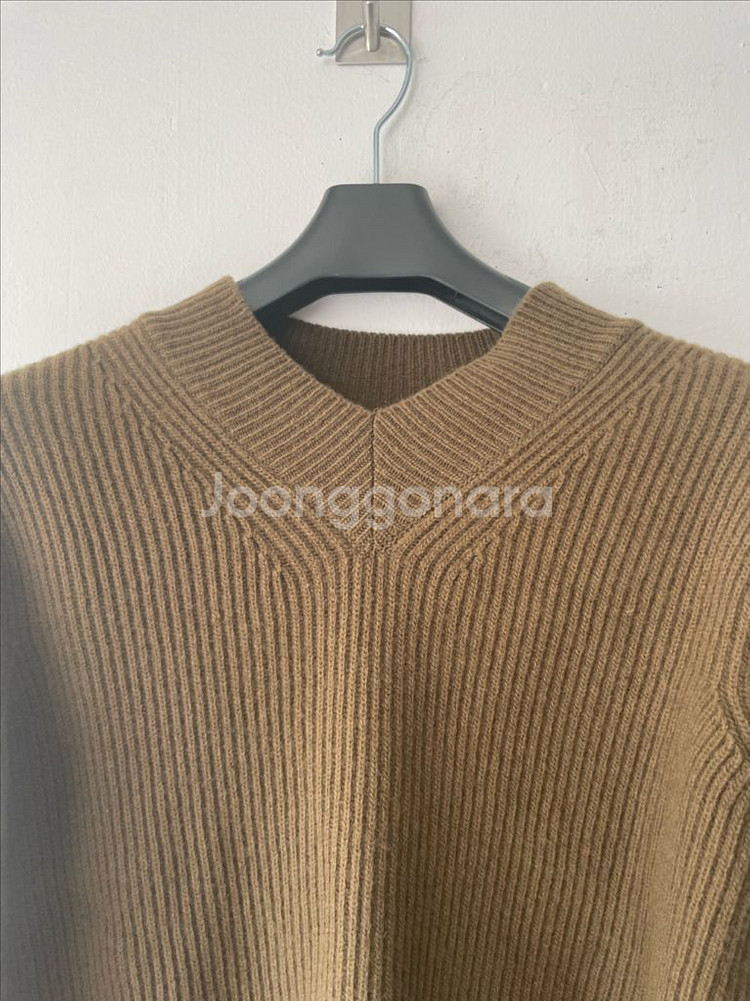 라벨 아카이브 메리노 파인울 브이넥 니트 올리브그린--2