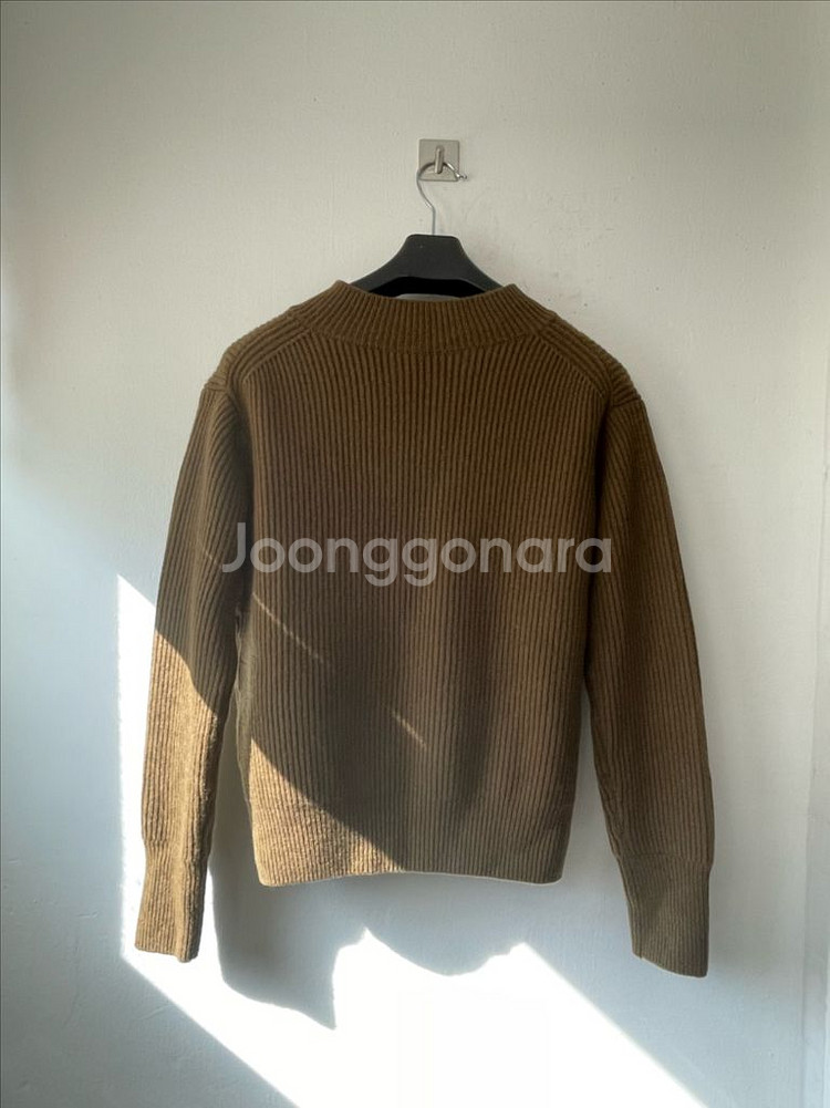 라벨 아카이브 메리노 파인울 브이넥 니트 올리브그린--6