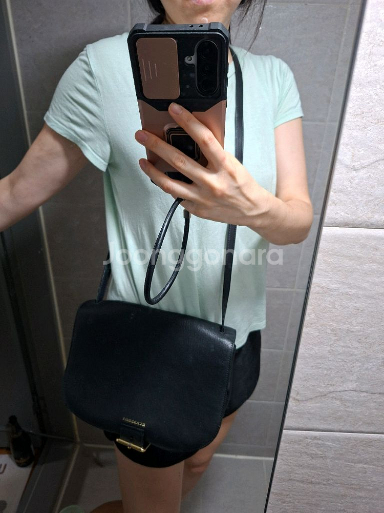 버버리 크로스백 지갑 (정품)--2