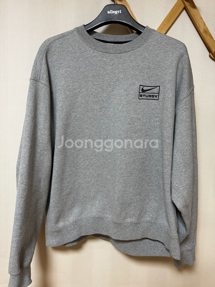 나이키 스투시 맨투맨 M사이즈팝니다.--0