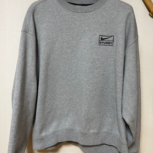 나이키 스투시 맨투맨 M사이즈팝니다.