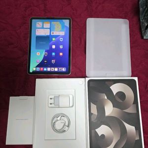 아이패드 에어5세대 64기가 스타라이트 와이파이 팝니다.