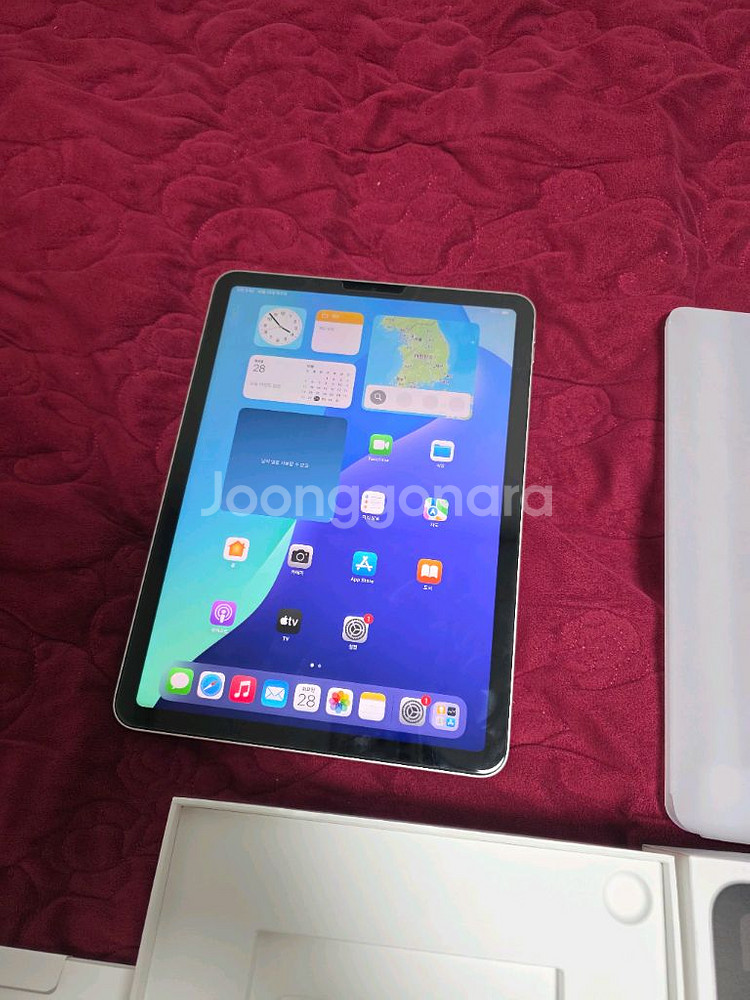 아이패드 에어5세대 64기가 스타라이트 와이파이 팝니다.--1