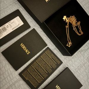 베르사체 목걸이 풀박스 명품 이미지