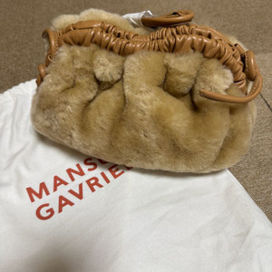 만수르 가브리엘 퍼 숄더백 팝니다