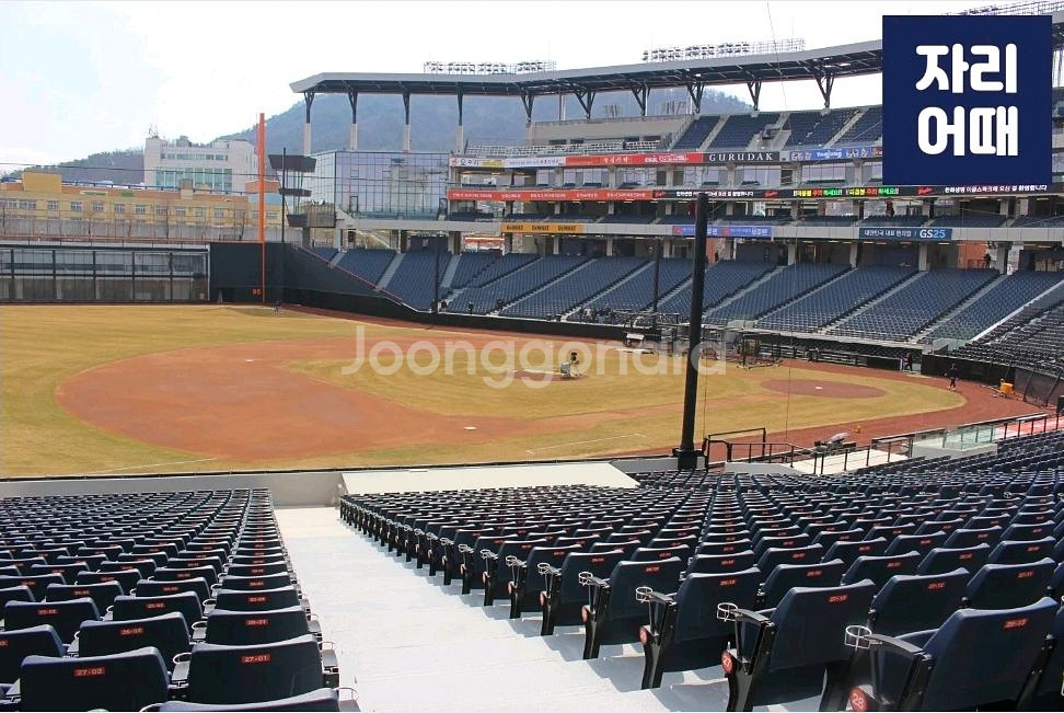 한화 VS LG 한국시리즈 3차전 3루 응원석--0