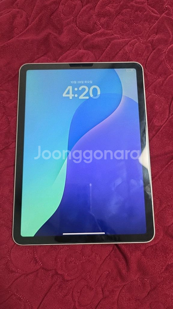 아이패드 에어5세대 64기가 스타라이트 와이파이 팝니다.--3