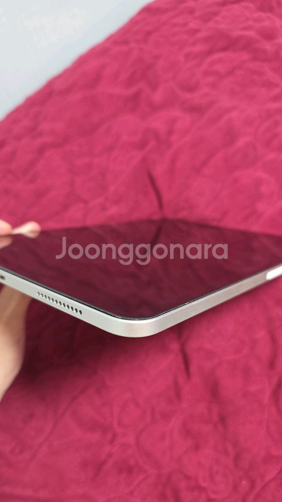 아이패드 에어5세대 64기가 스타라이트 와이파이 팝니다.--4