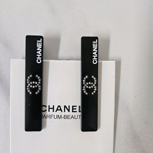 샤넬 뷰티 VIP 기프트 큐빅 헤어핀 새제품