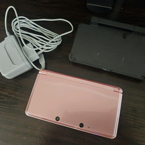 닌텐도 3DS 핑크 128g 택포로 팝니다
