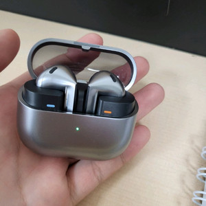 갤럭시 버즈 3 실버 판매합니다