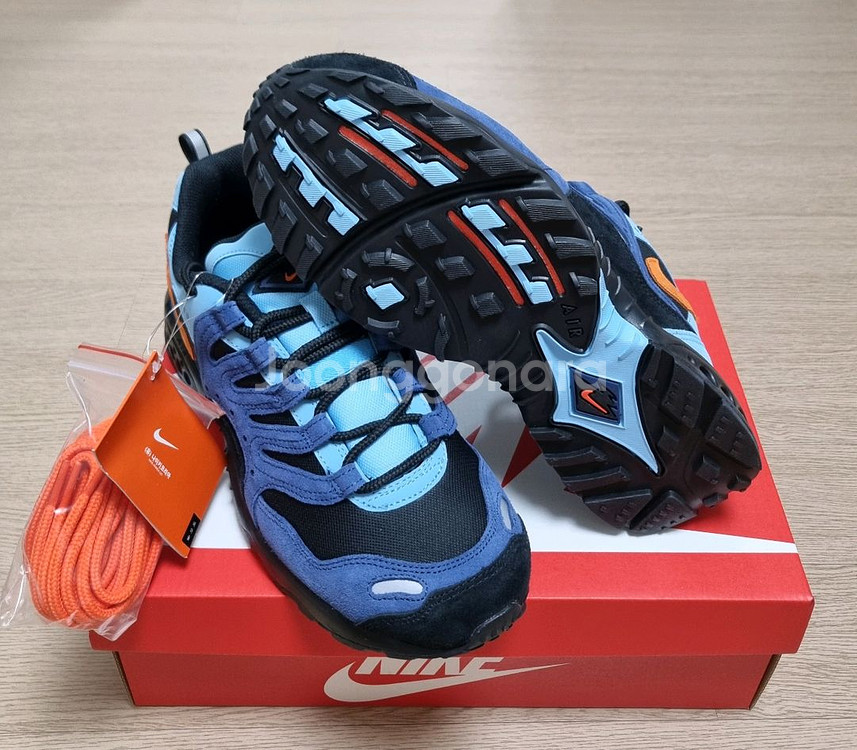 나이키 에어 테라 휴마라SP 275사이즈 새제품 13만--0