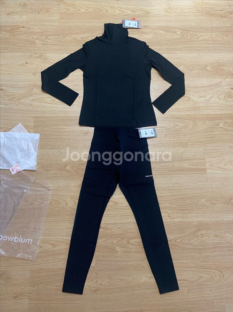 뮬라웨어 매장정품 기모 레깅스 폴라 티셔츠 M 새제품--1
