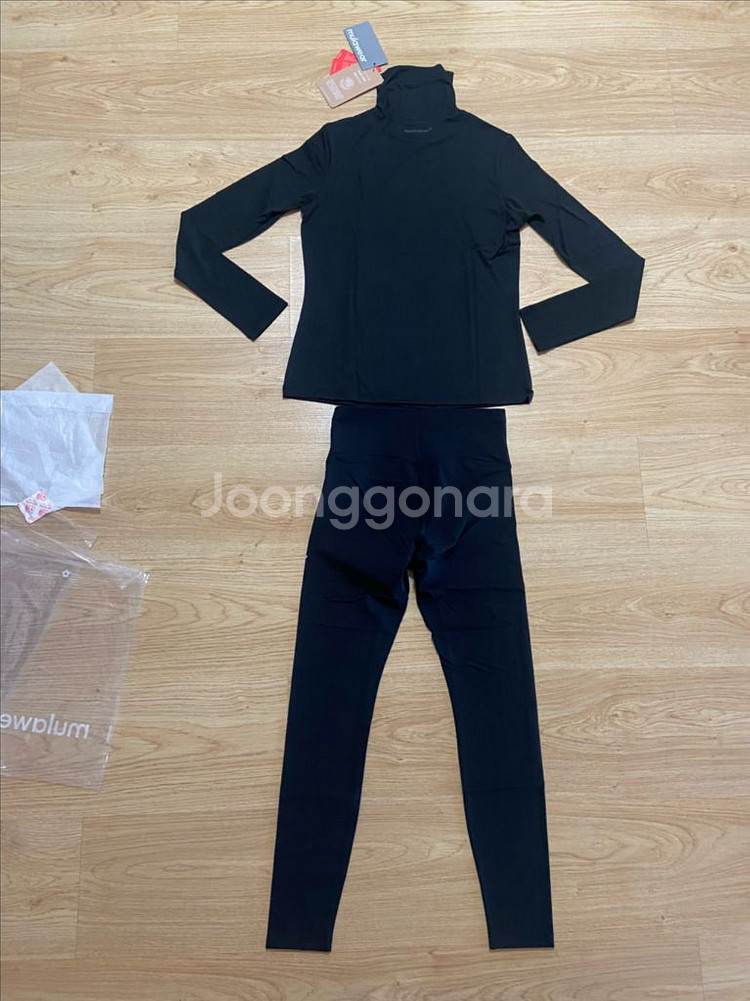 뮬라웨어 매장정품 기모 레깅스 폴라 티셔츠 M 새제품--8