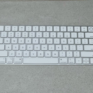 애플 매직 키보드 터치아이디. 영문 각인