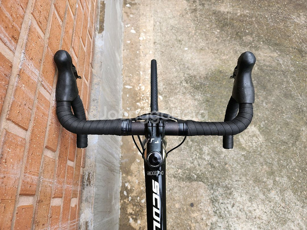 메리다 스컬트라 904 풀카본 로드 자전거 팝니다--4