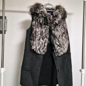 Olivia Lauren 풍성한 폭스퍼조끼 95