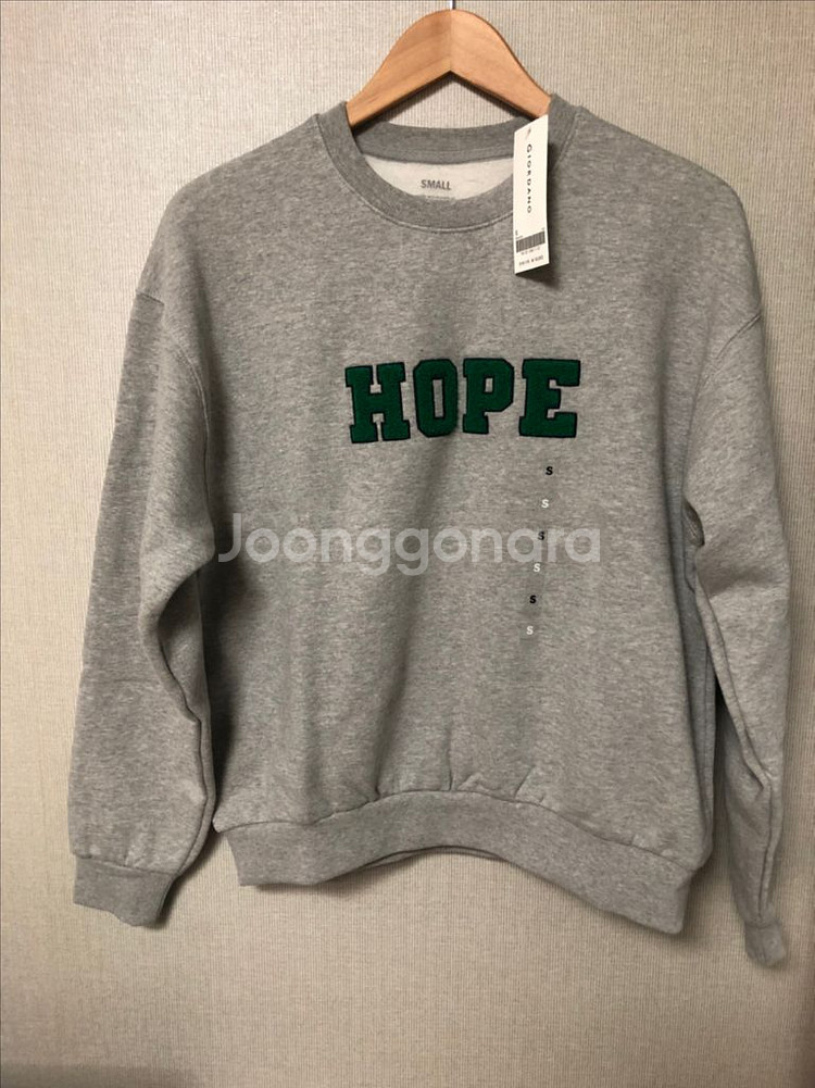 (새상품)지오다노 기모맨투맨--2