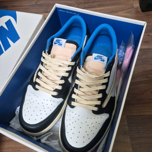 나이키 에어 조던1 트래비스 스캇 프라그먼트 285