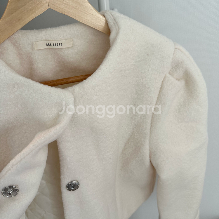 어깨퍼프 부클크롭누빔자켓 아이보리--2