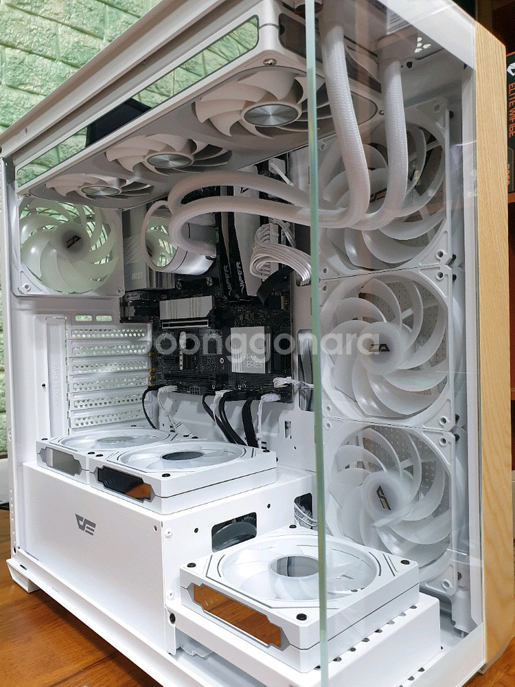 미사용 ) 9800X3D & RTX5070TI 컴퓨터--8