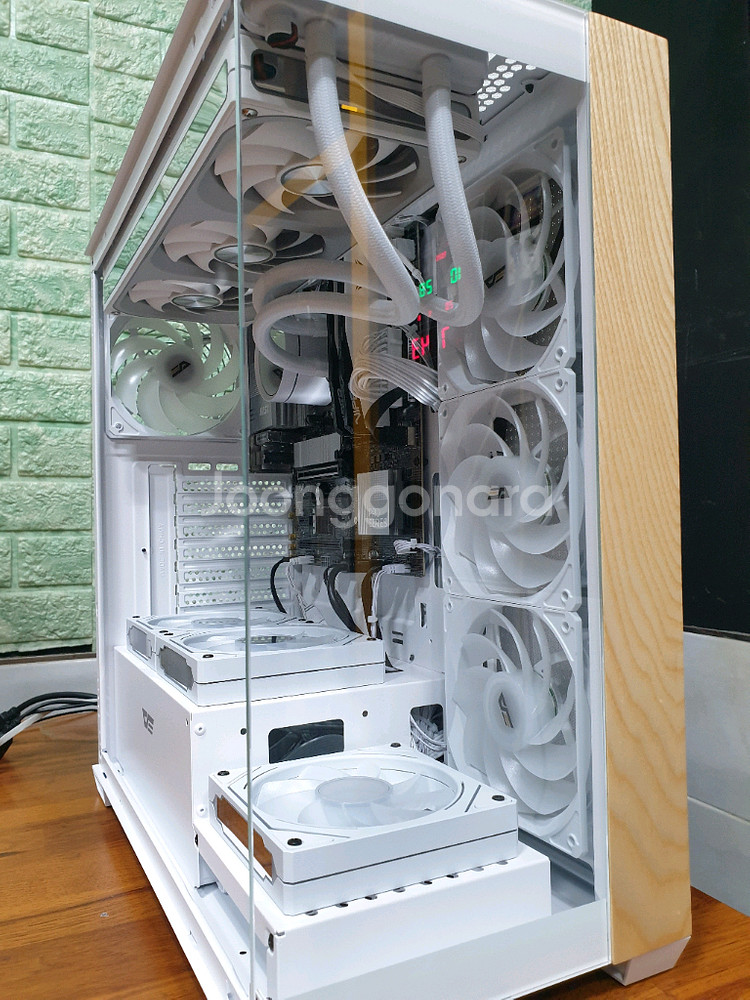 미사용 ) 9800X3D & RTX5070TI 컴퓨터--9