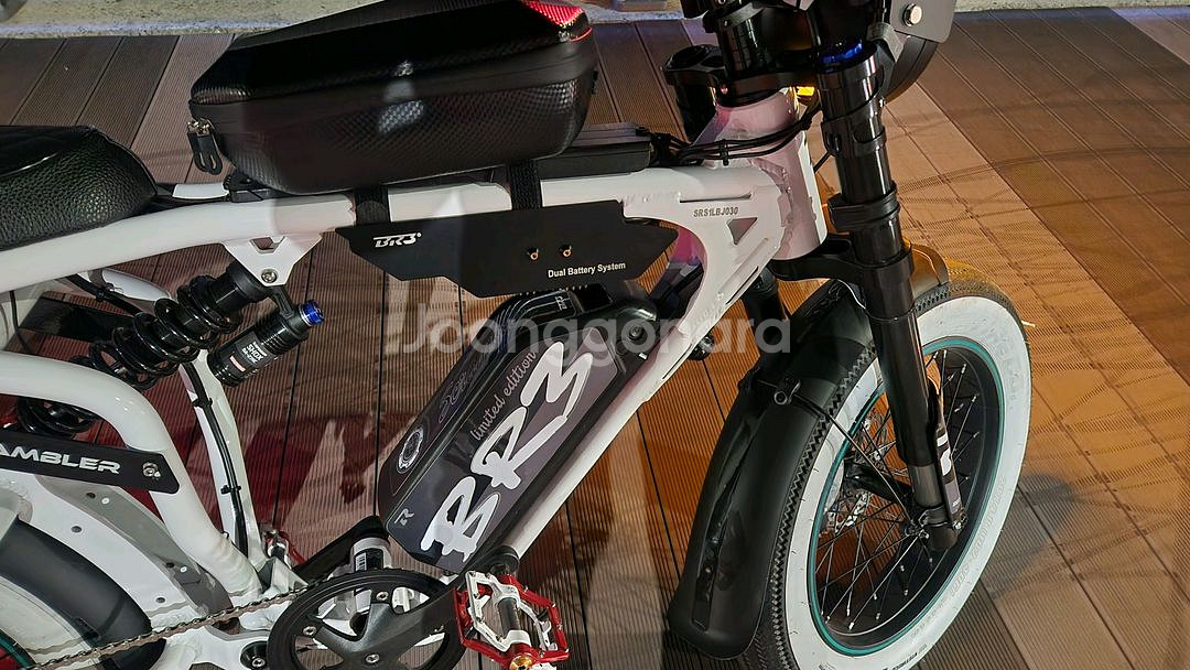 br3스크렘블러 화이트에디션 전기자전거--2