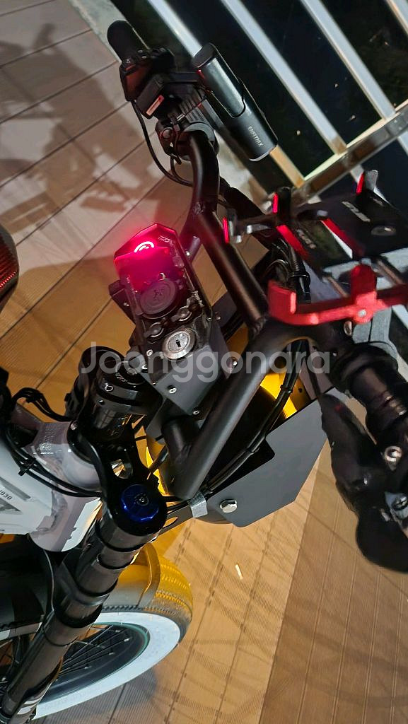 br3스크렘블러 화이트에디션 전기자전거--5