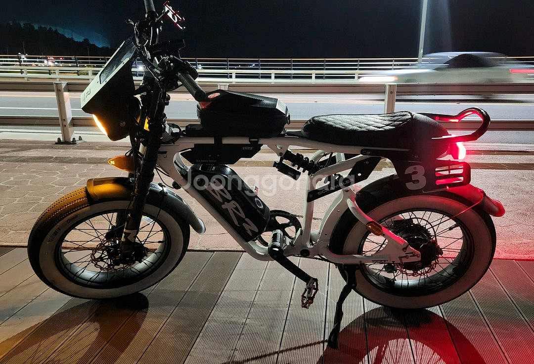 br3스크렘블러 화이트에디션 전기자전거--7