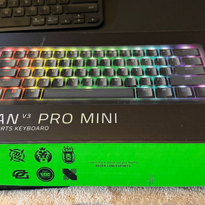 레이저 헌츠맨 V3 Pro Mini 키보드 + 팜레스트
